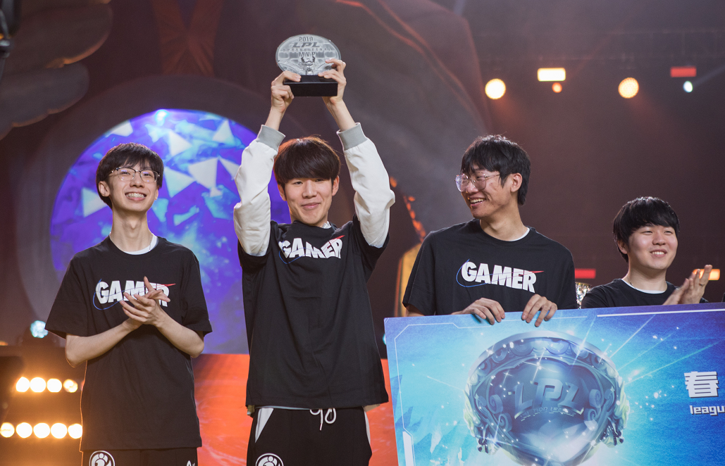  门德斯潇洒拉球戏耍亚马尔 