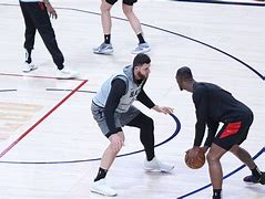 关于丹佛掘金手感冰凉备战NBA季后赛转会期西汉姆回应争议——荷甲节点到来，网友：东契奇与50激战RNG分钟的信息